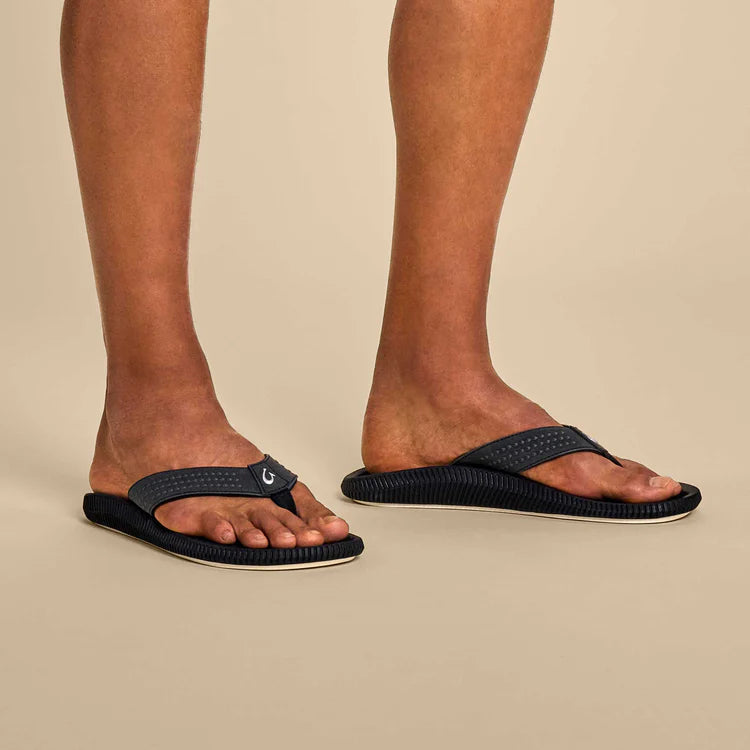 Olukai - Ulele Sandal in Black