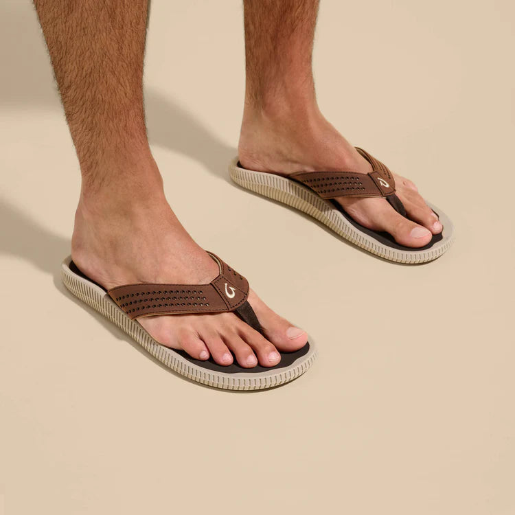 Olukai - Ulele Sandal in Dark Wood