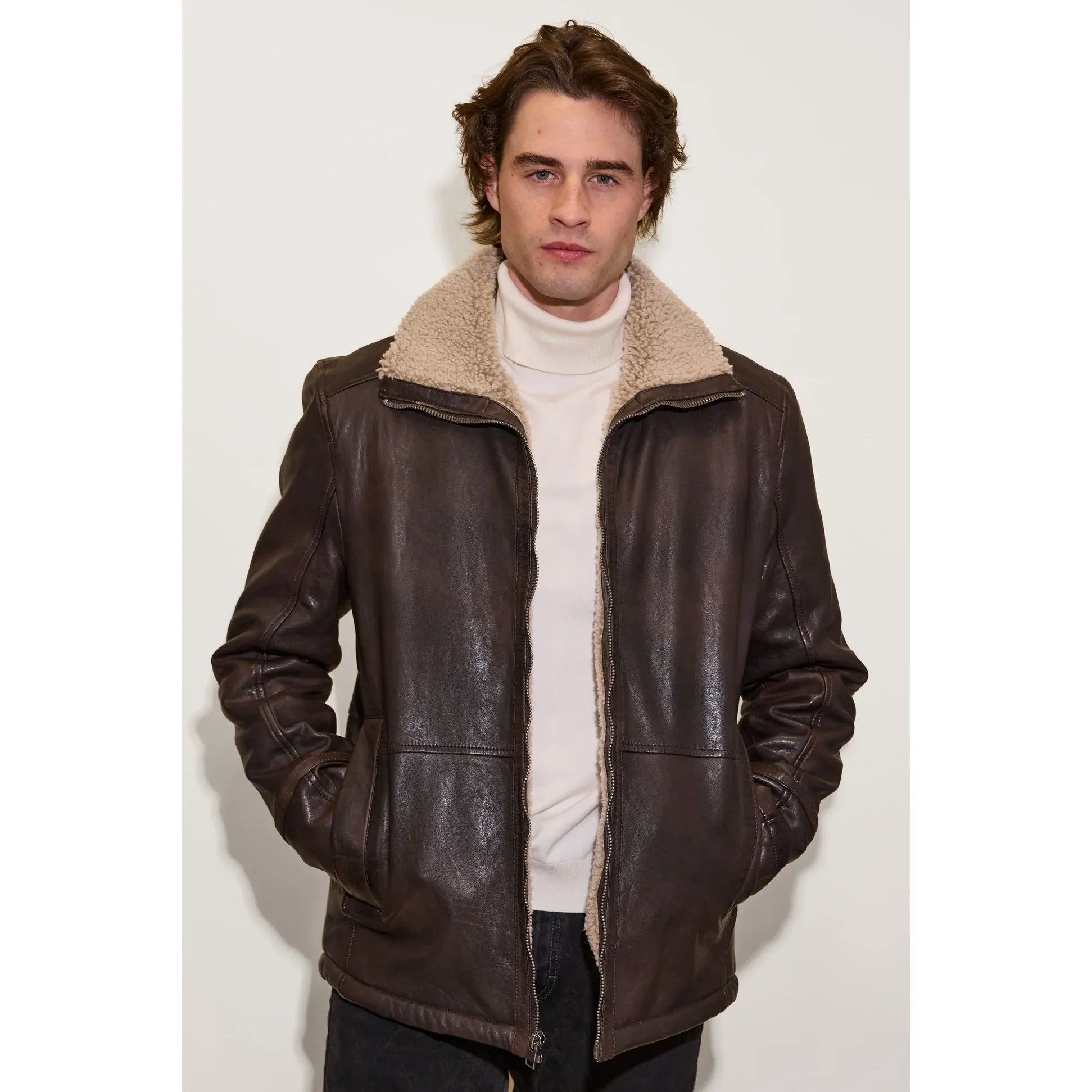 Mauritius - Nuuko in Leather Jacket in Antique Brown