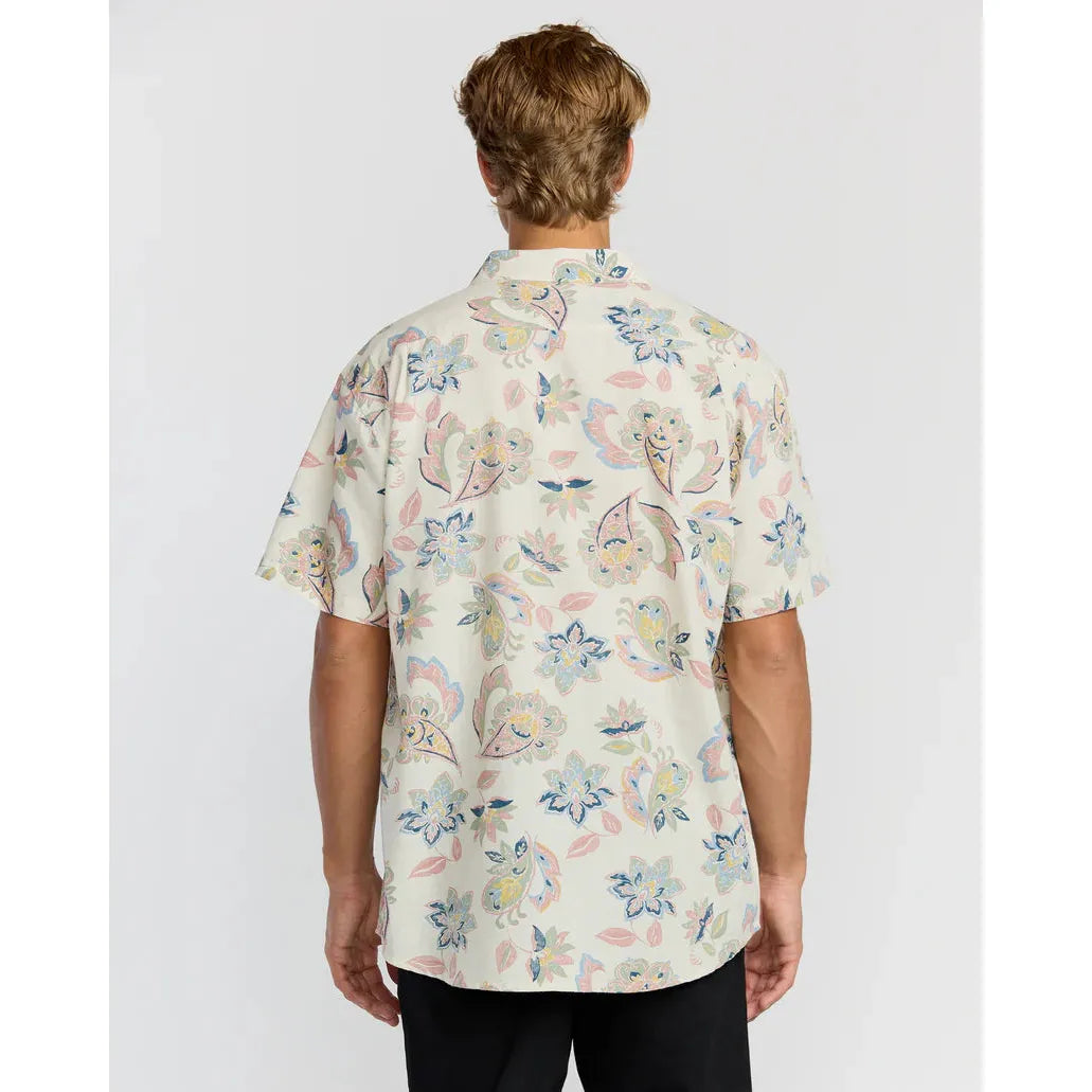 Billabong - Sundays Short Sleeve Shirt in Sangria