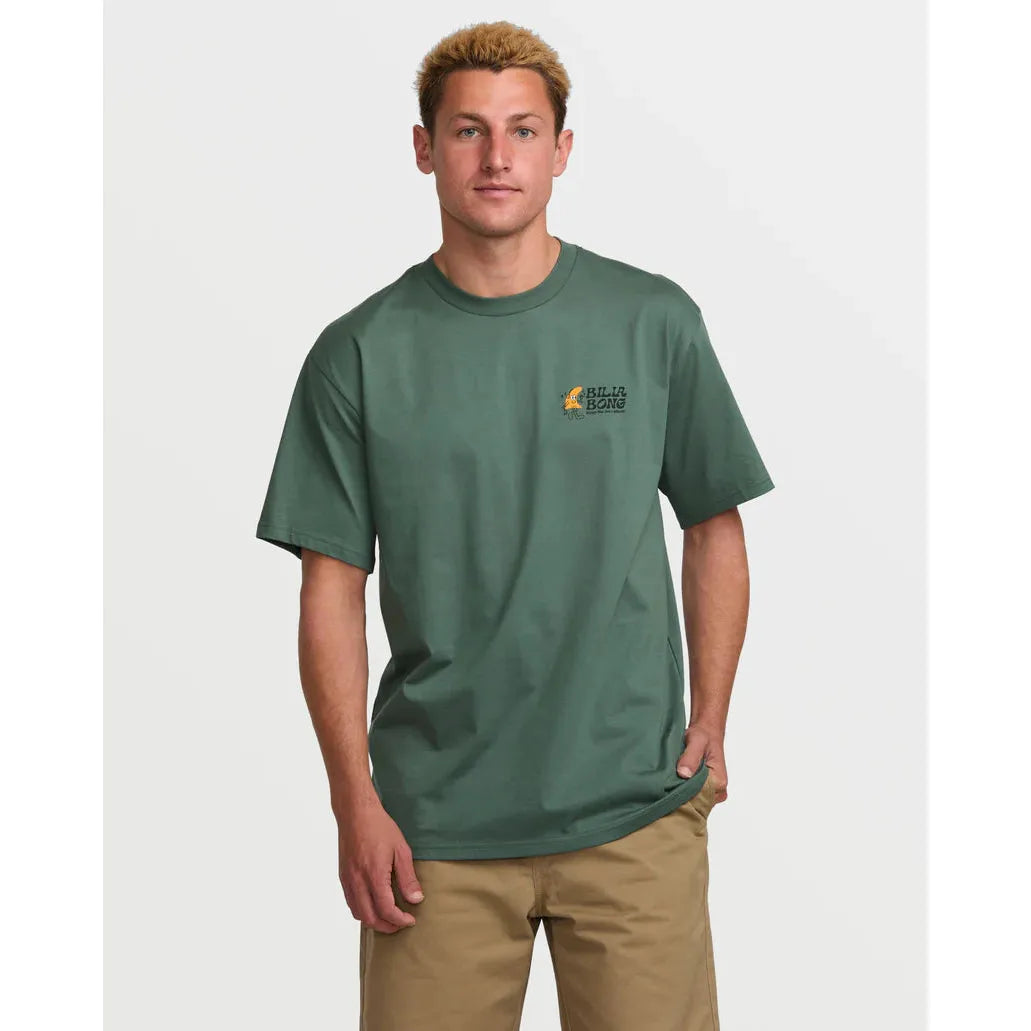 Billabong - Happy Fins Regular Short Sleeve Tee in Dark Slate Green