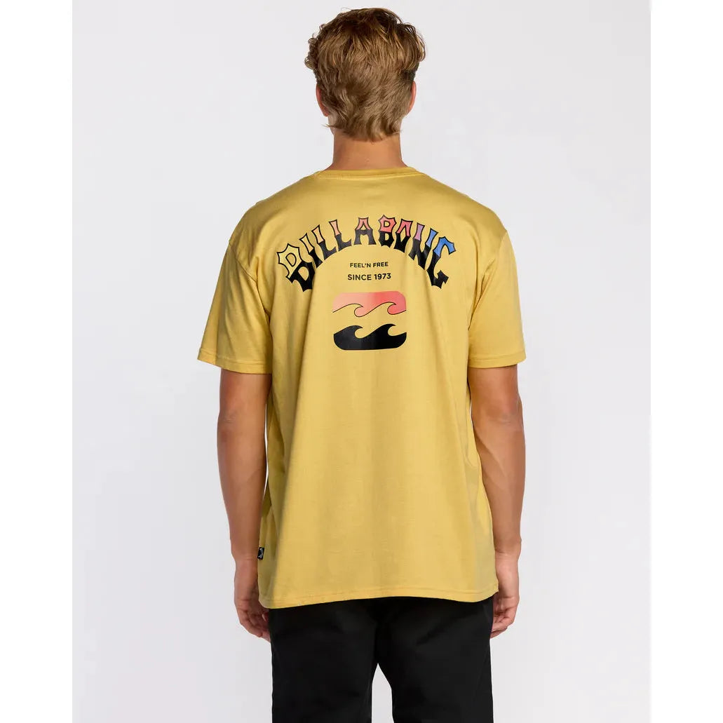 Billabong - Arch Fade Premium Short Sleeve T-Shirt in Dust Yellow