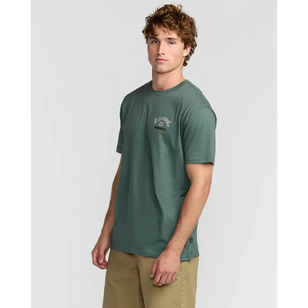 Billabong - Surf Tour Hi Premium Short Sleeve T-Shirt in Dark Slate