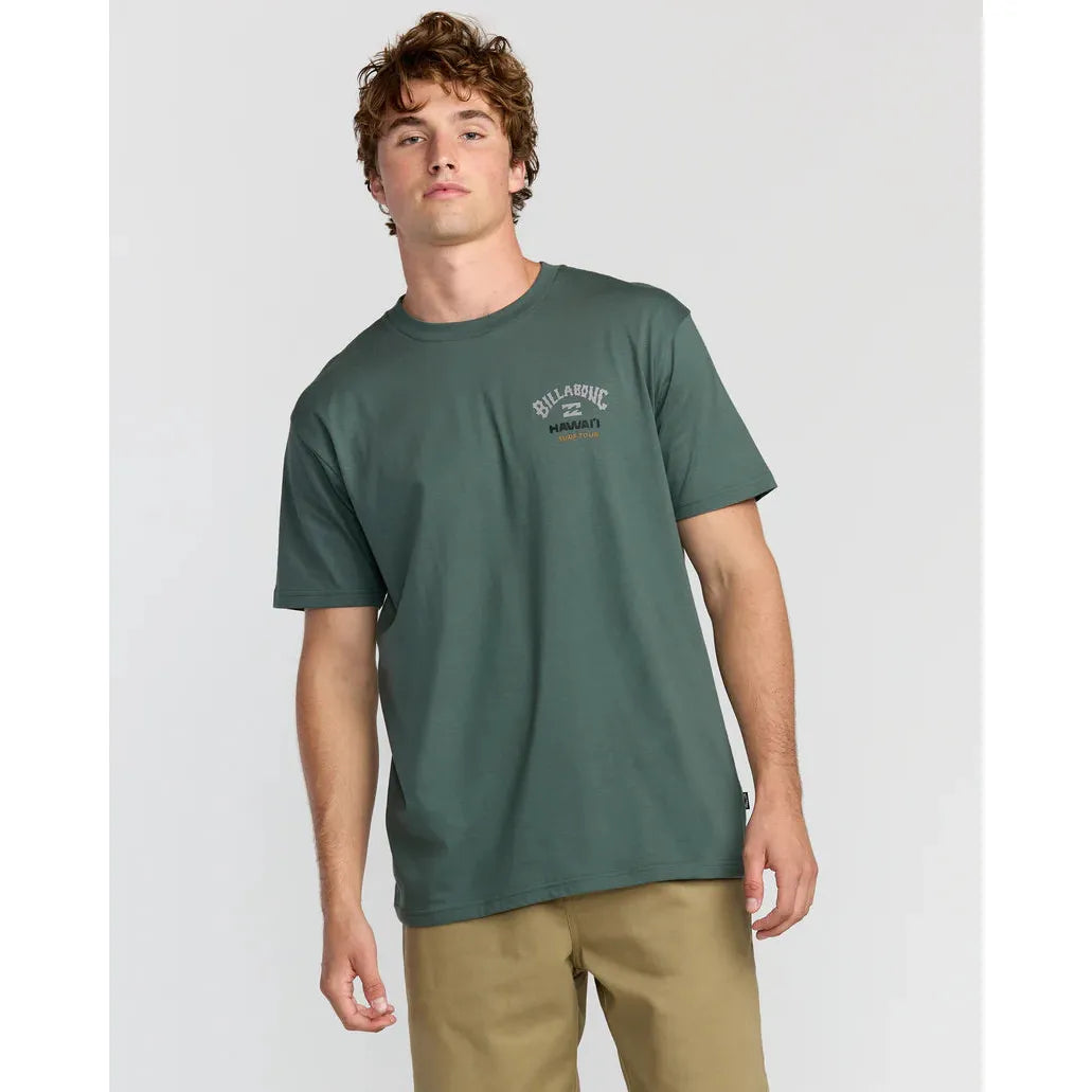 Billabong - Surf Tour Hi Premium Short Sleeve T-Shirt in Dark Slate