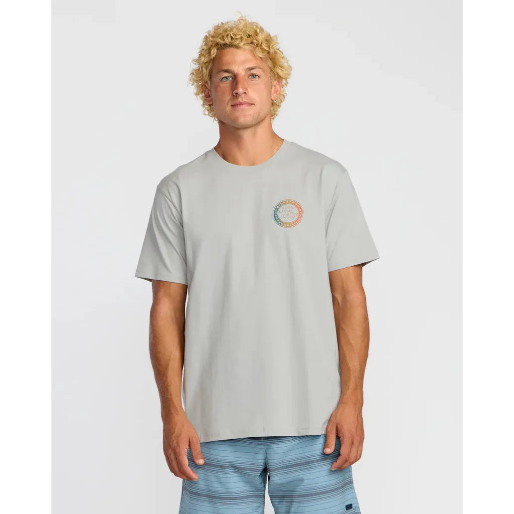 Billabong - Rockies A/Div Short Sleeve T-Shirt in Silver