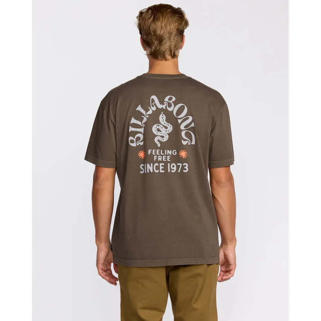 Billabong - Coiled Premium Wave Wash Short Sleeve T-Shirt in Dark Brown