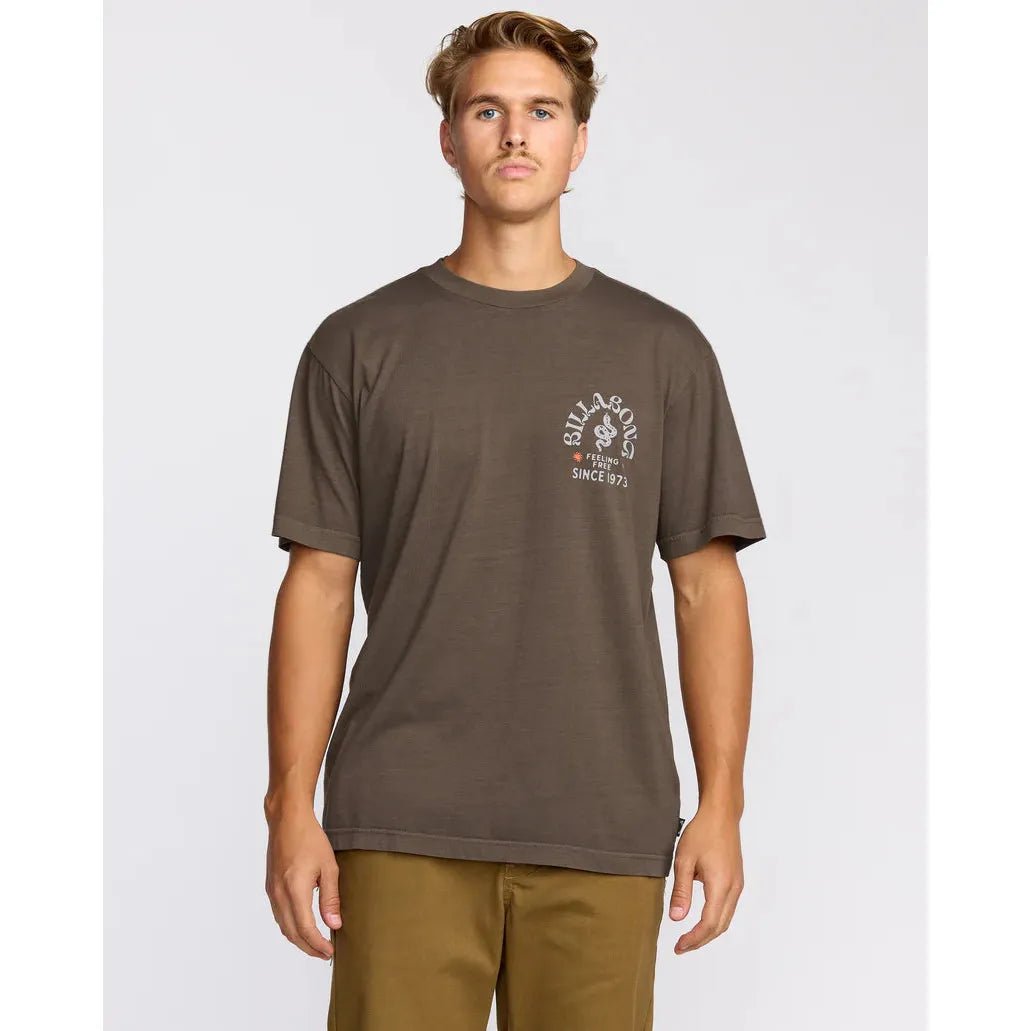 Billabong - Coiled Premium Wave Wash Short Sleeve T-Shirt in Dark Brown
