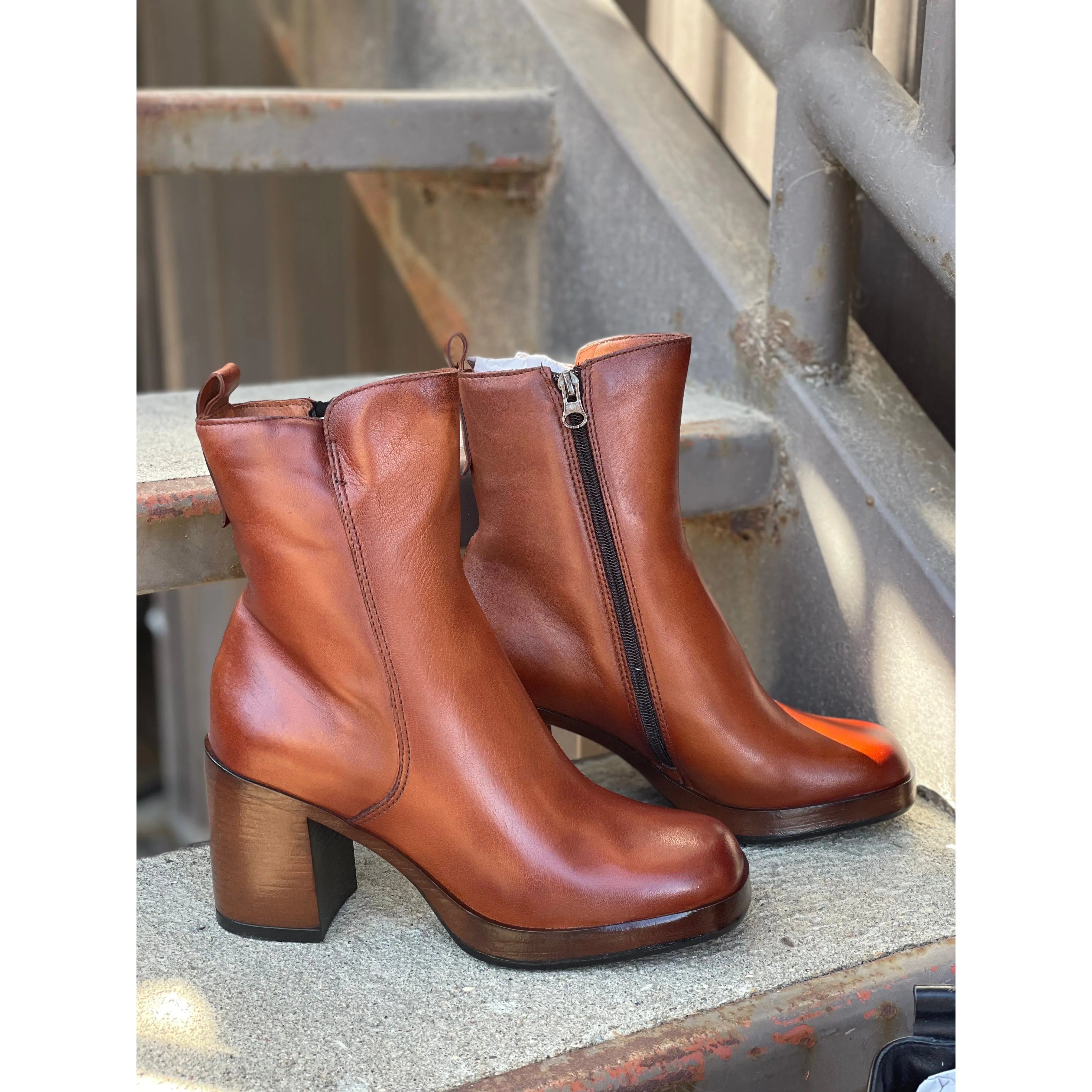 MJUS - Maddelena Boot in Avana