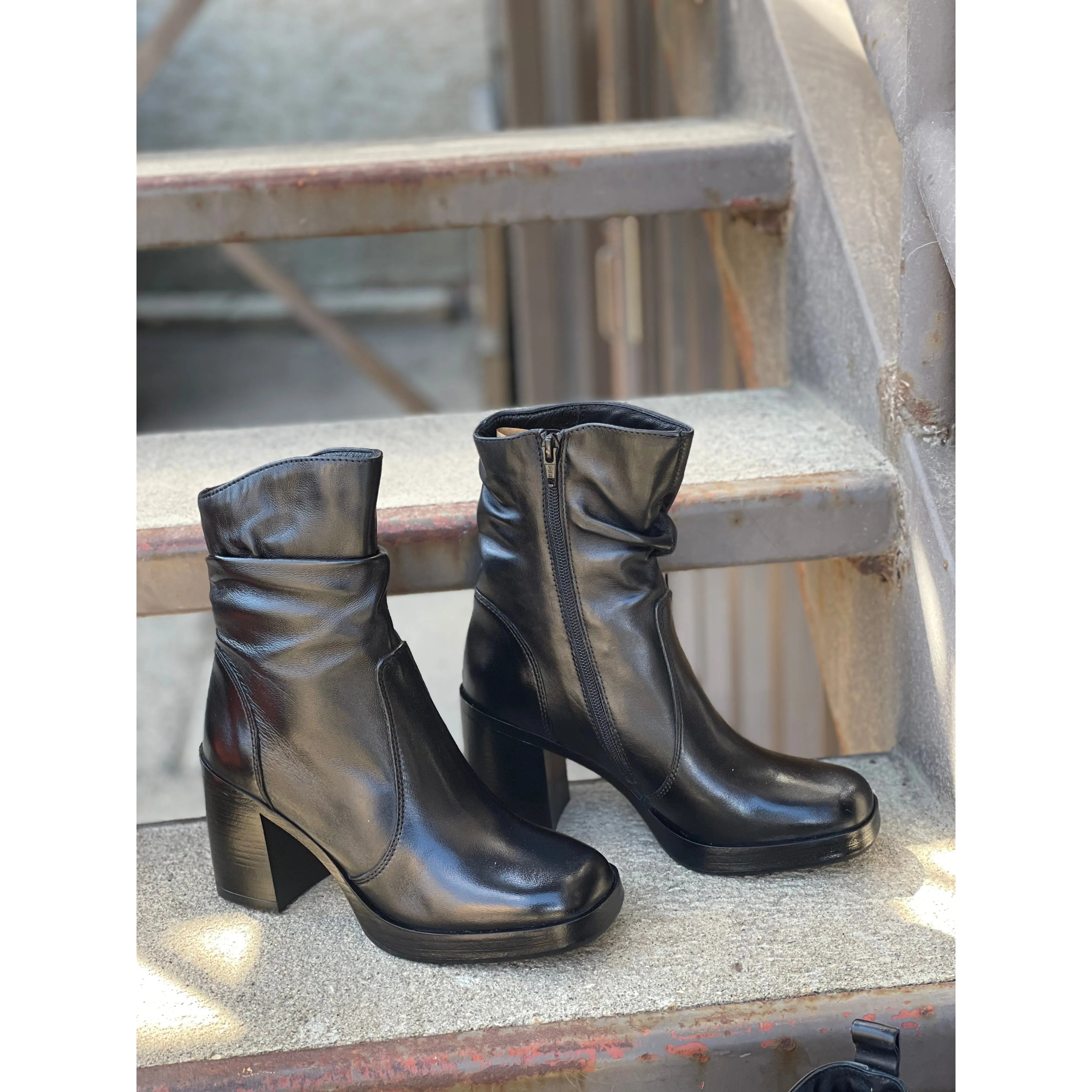 MJUS - Micheala Boot in Nero