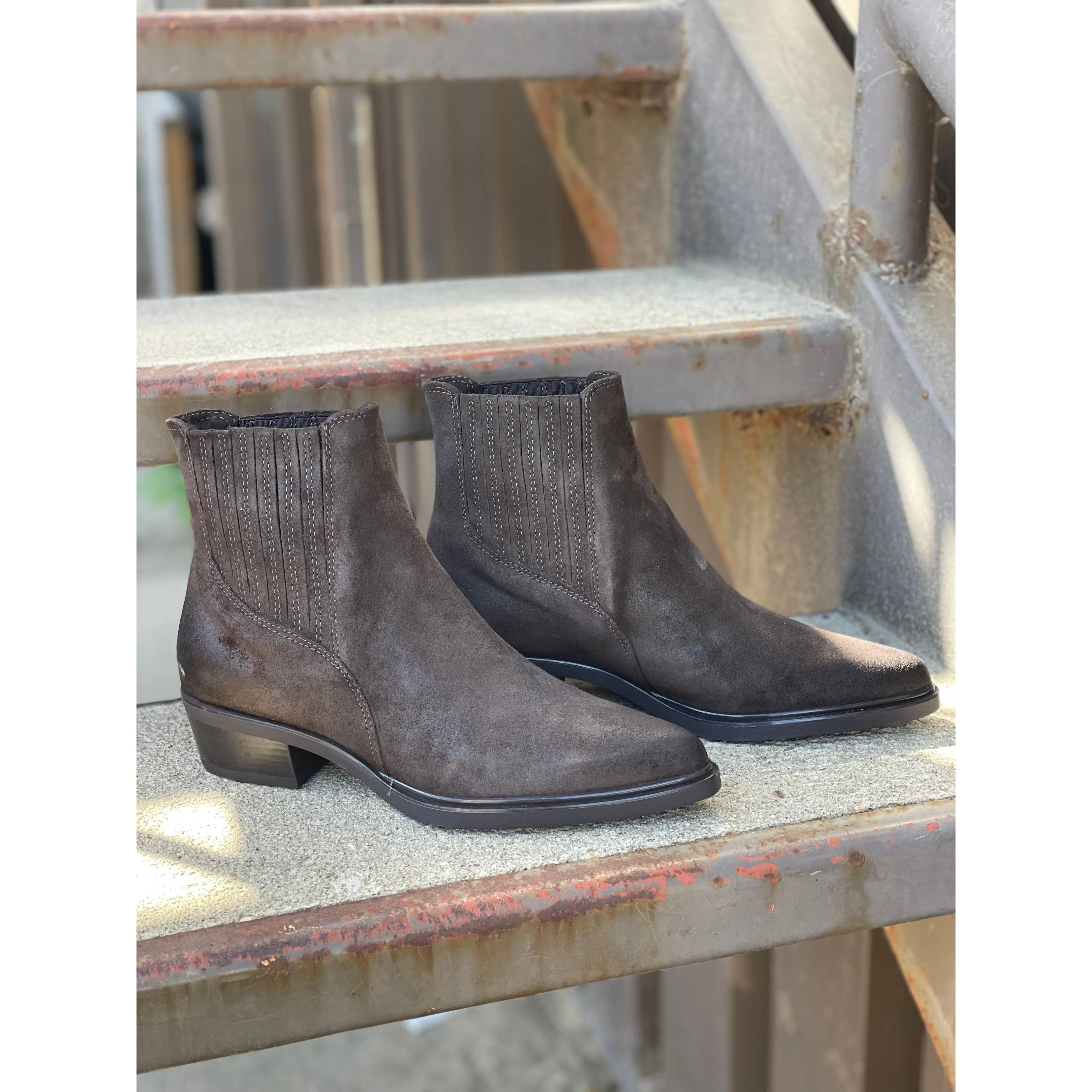 MJUS - Mary Boot in Caffe
