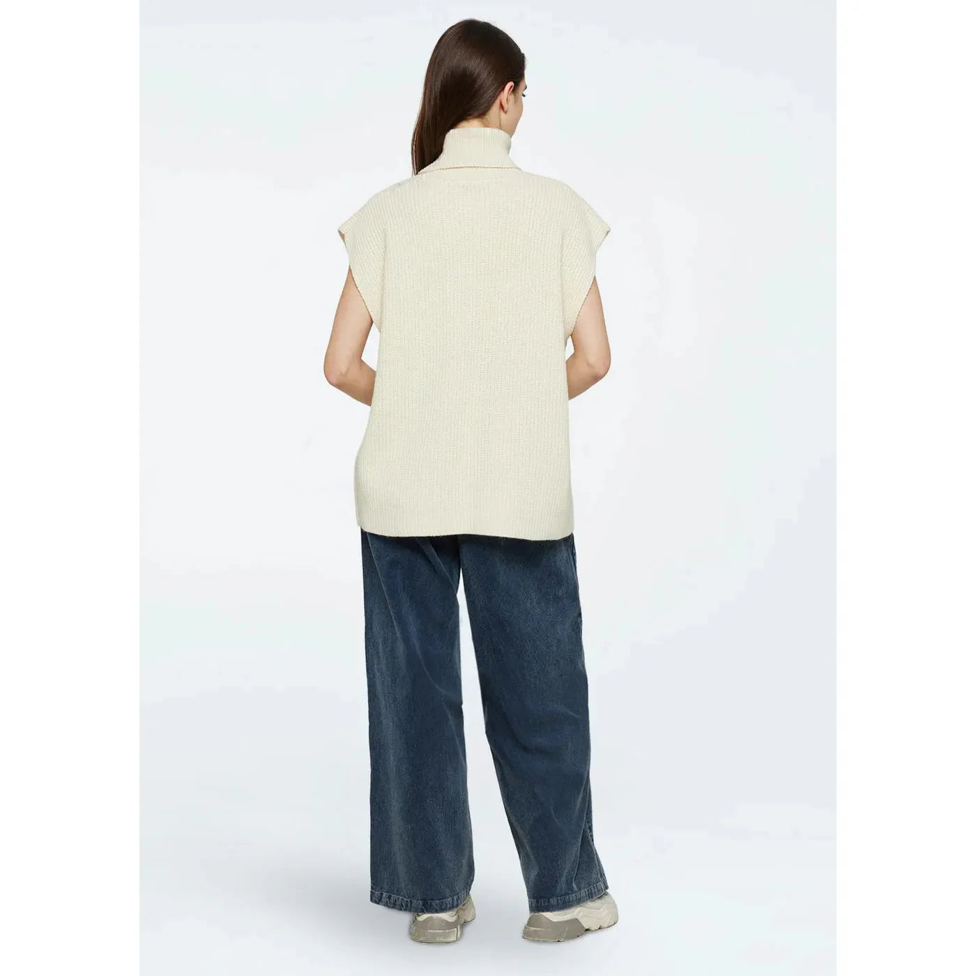 Minimum - Naja Knit Vest in Turtledove