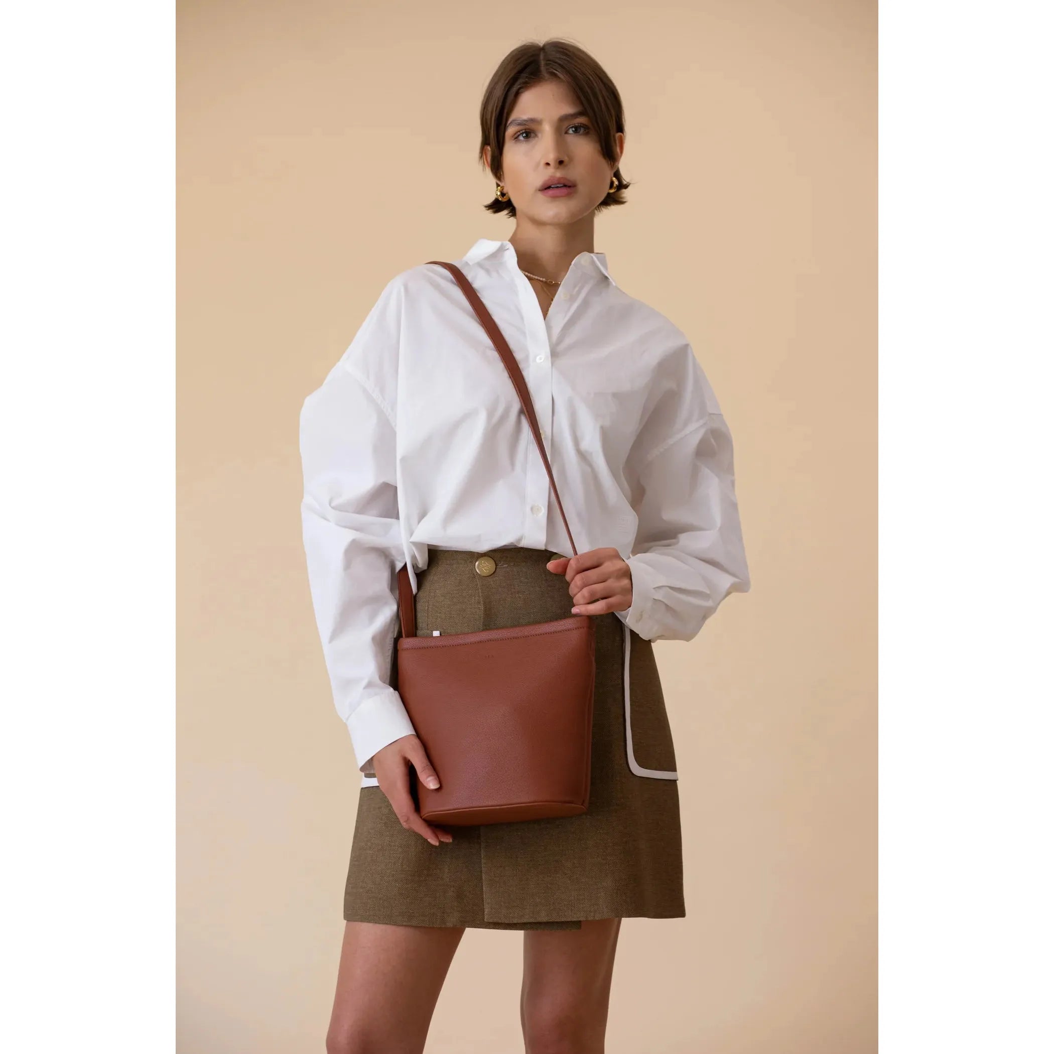 ELA - Mini Mia Bucket Bag in Walnut