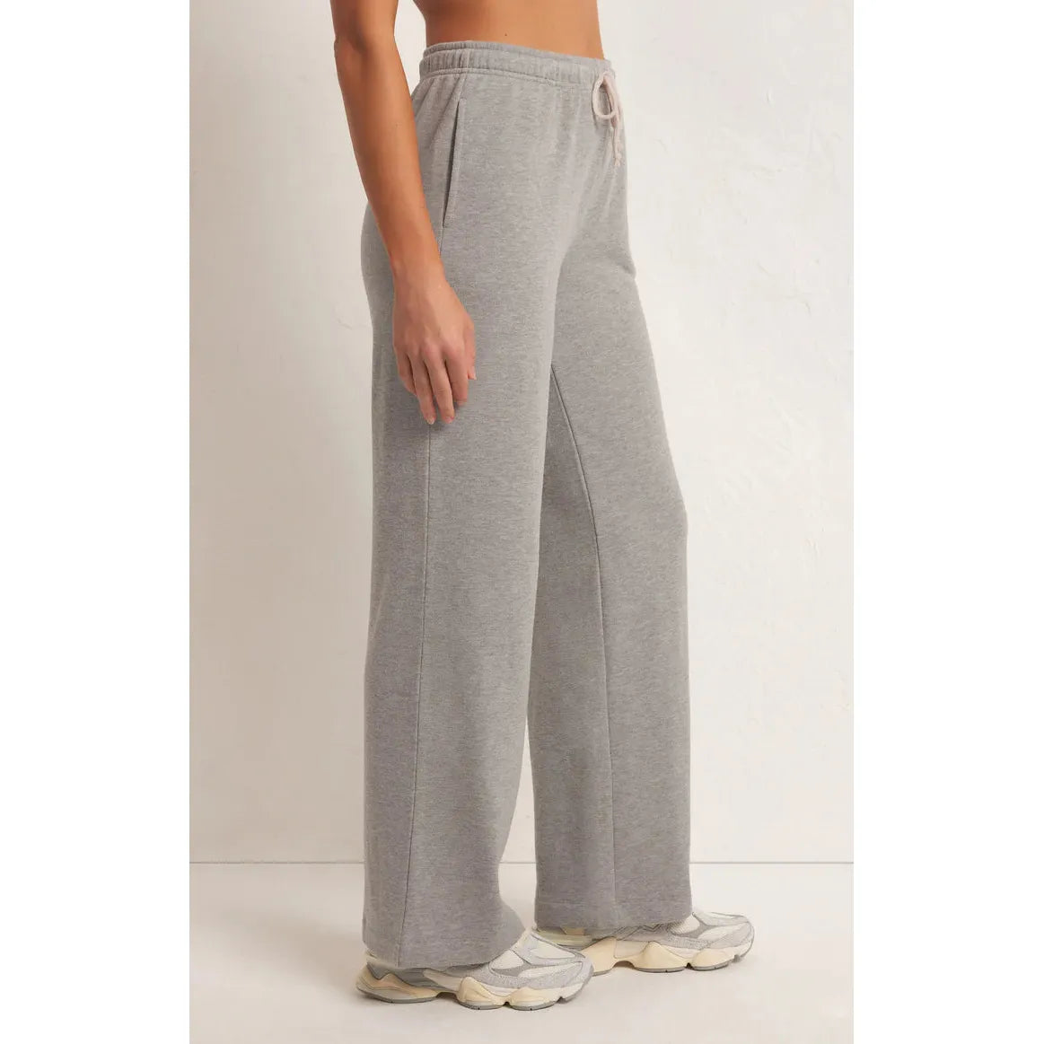 Z Supply - Feeling The Moment Sweatpant in Heather Grey