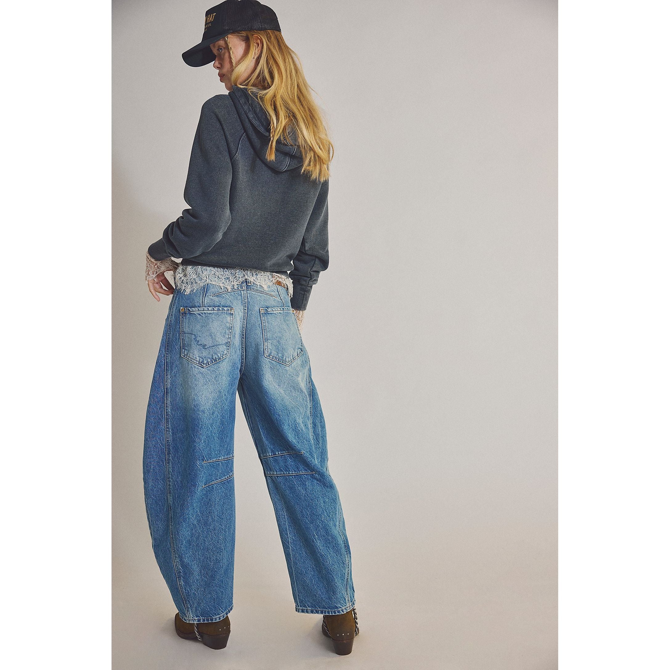 Free People - Good Luck Mid-Rise Barrel Jeans in Ultra Light Beam