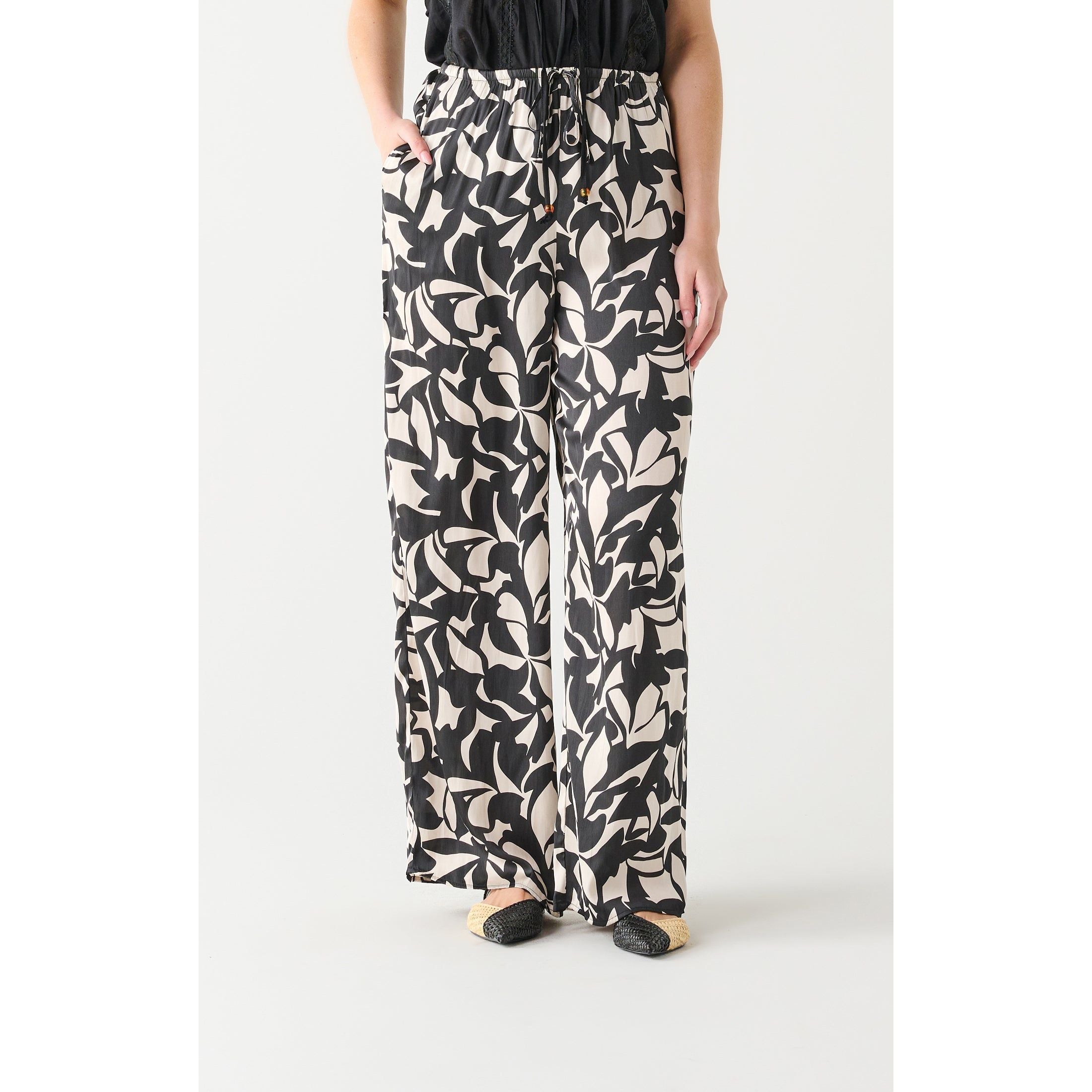 Dex - High Waisted Printed Pant in Black/White Floral