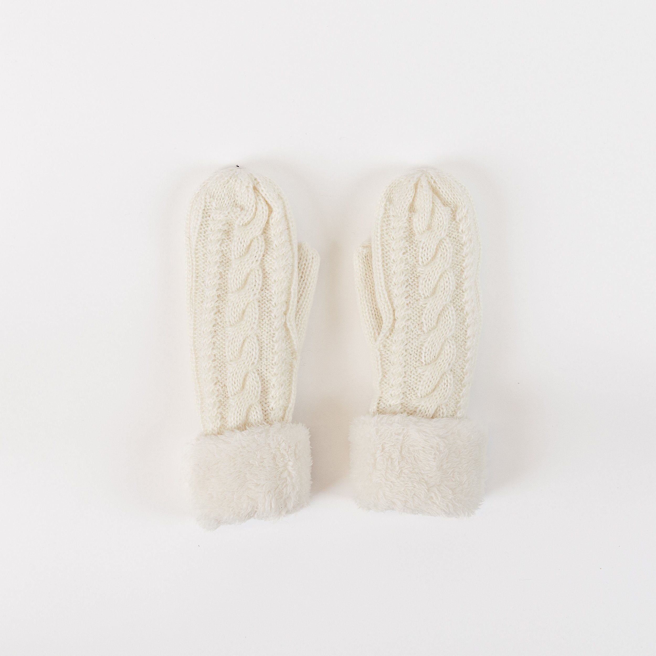 Lyla & Luxe - Cable Mitten in White