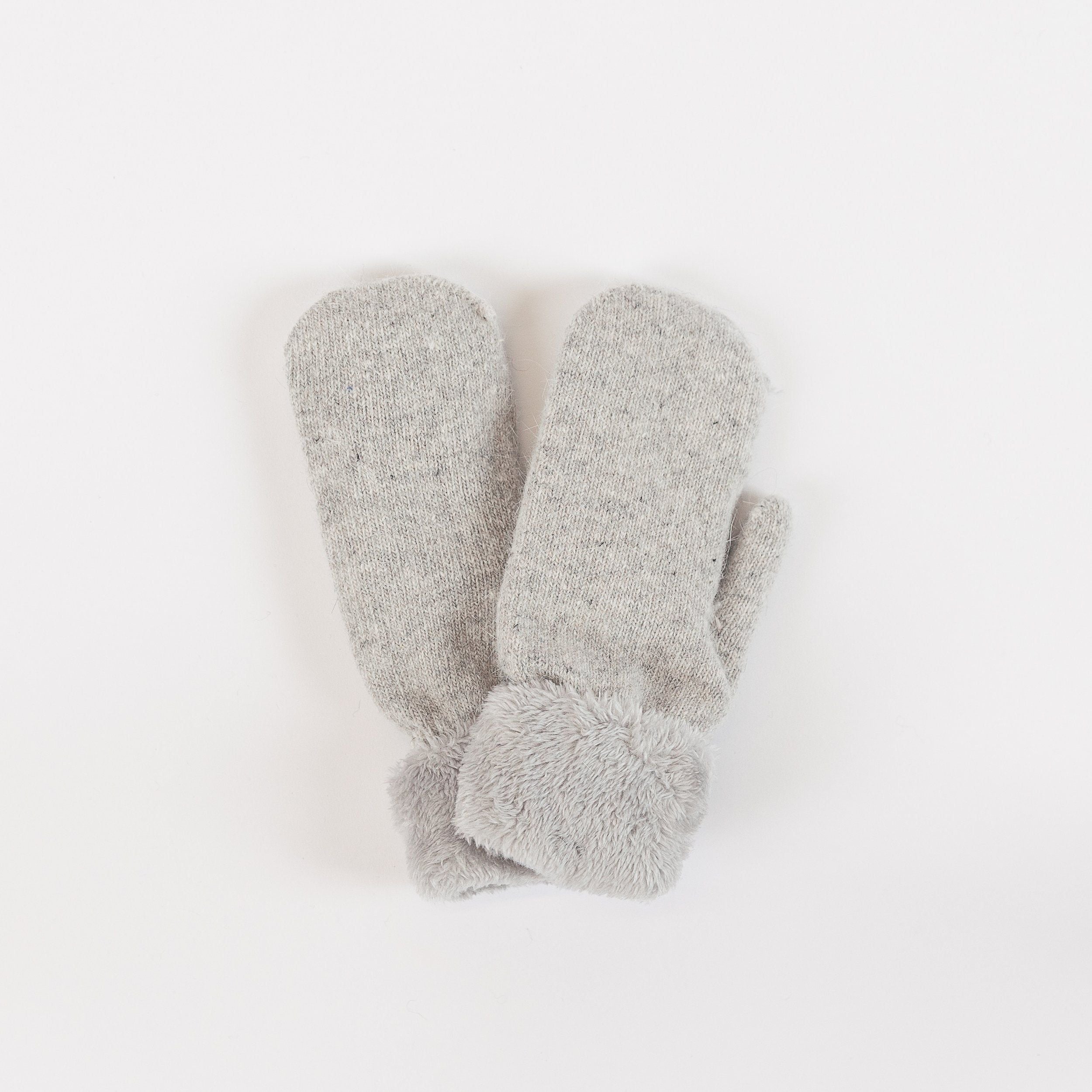 Lyla & Luxe - Knit Mittens in Light Grey